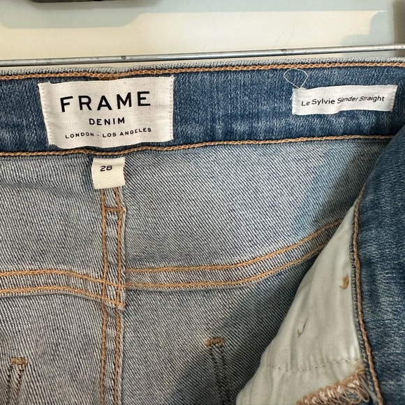 FRAME Denim | Le Sylvie Crop Jeans - Picture 3 of 3